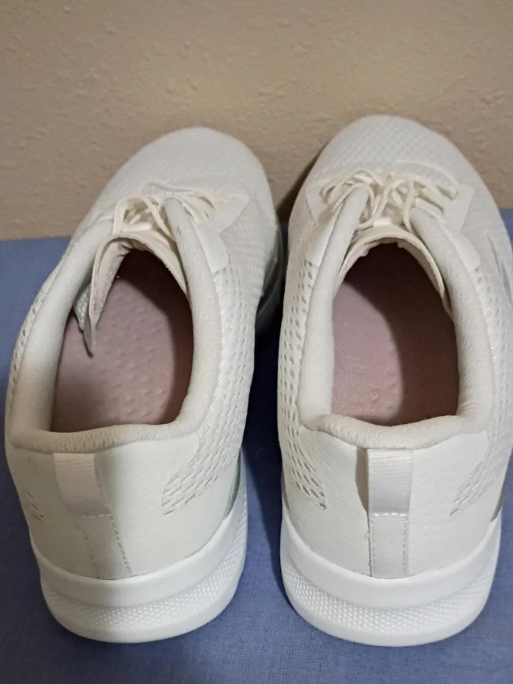 SKECHERS GO WALK Slip on Sneakers for women Size 10 White